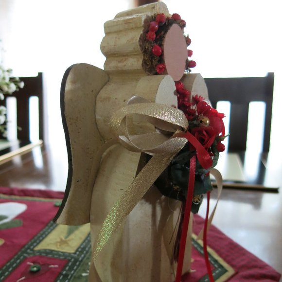 Minimalist Rustic  Wood Angel Décor, Wooden Angel Red Flowers Table Figurine - Picture 4 of 7